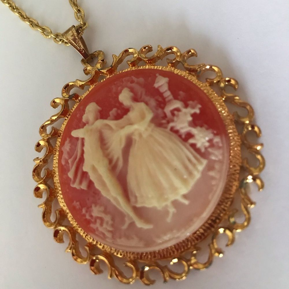 Vintage Faux cameo pendant necklace couple